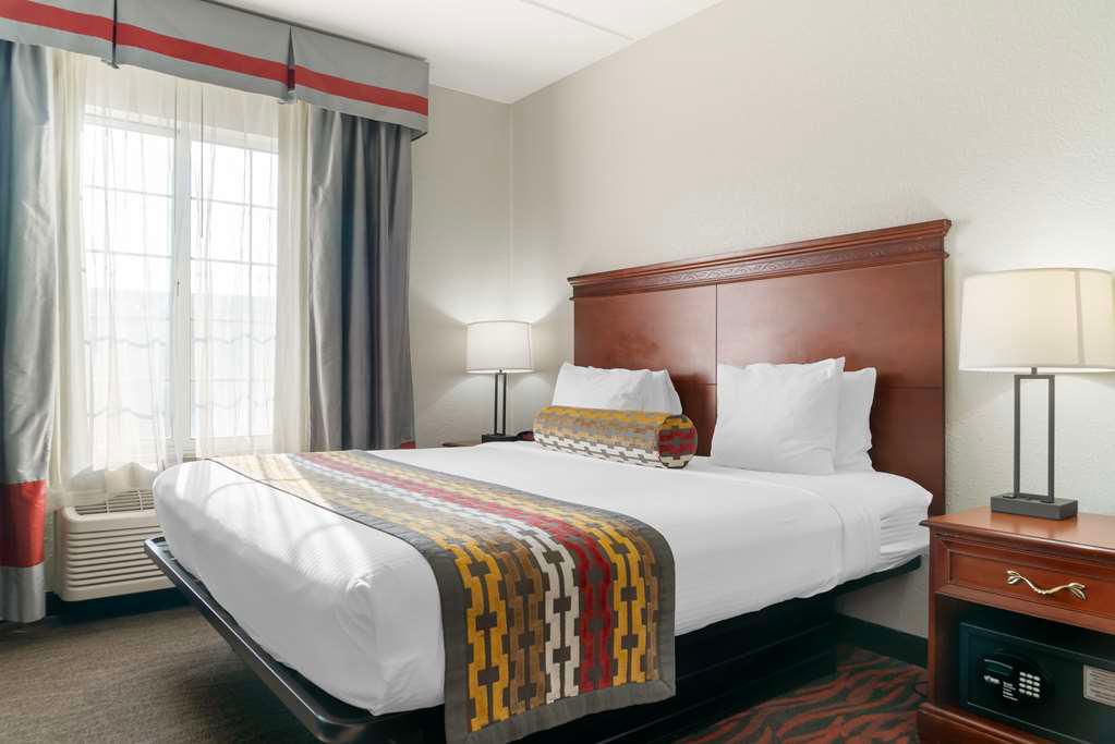 Фото Best Western Executive Inn & Suites