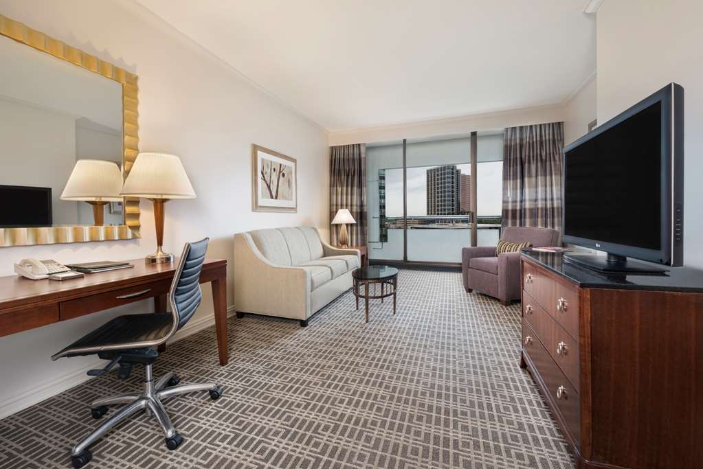 Фото Hilton Houston Post Oak by The Galleria