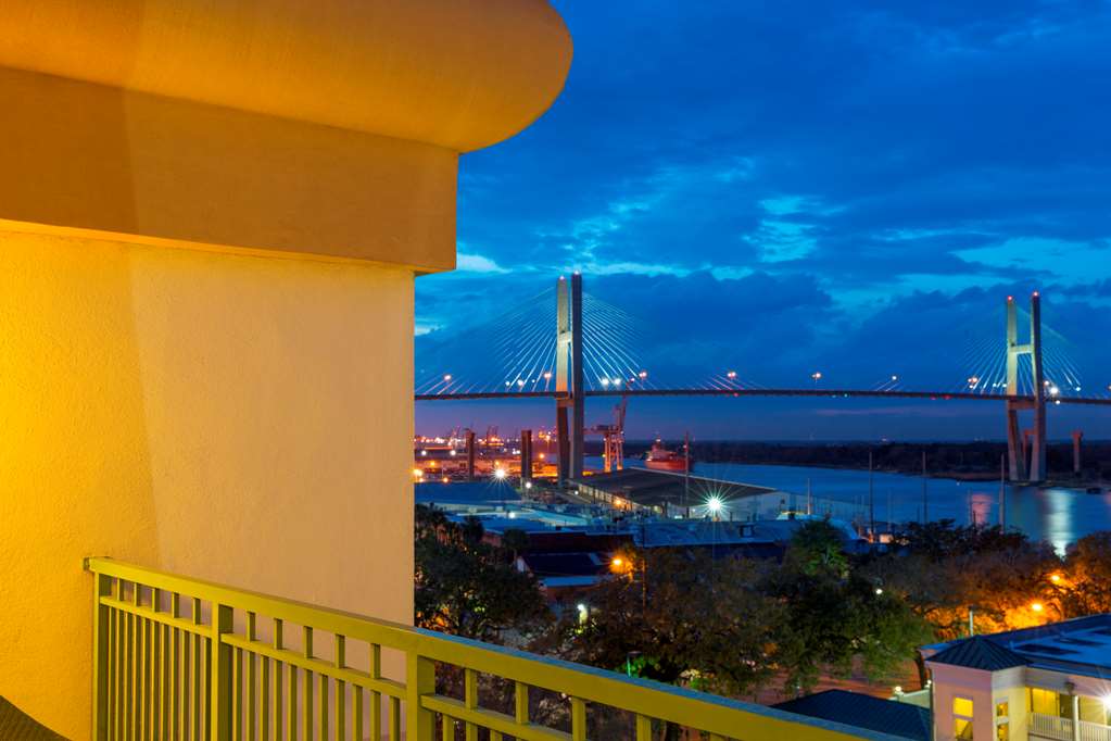 Фото DoubleTree by Hilton Hotel Savannah Historic District