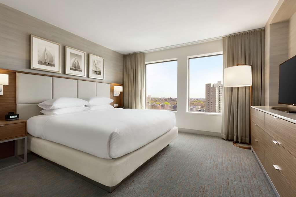 Фото DoubleTree Suites by Hilton Hotel Boston - Cambridge