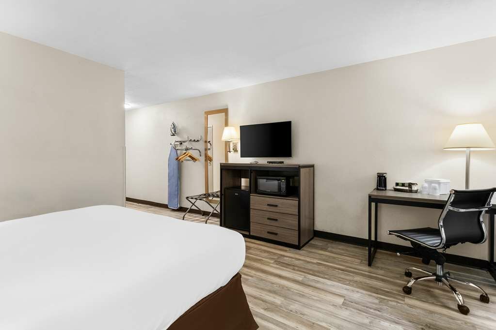 Фото SureStay Hotel by Best Western Albuquerque Midtown