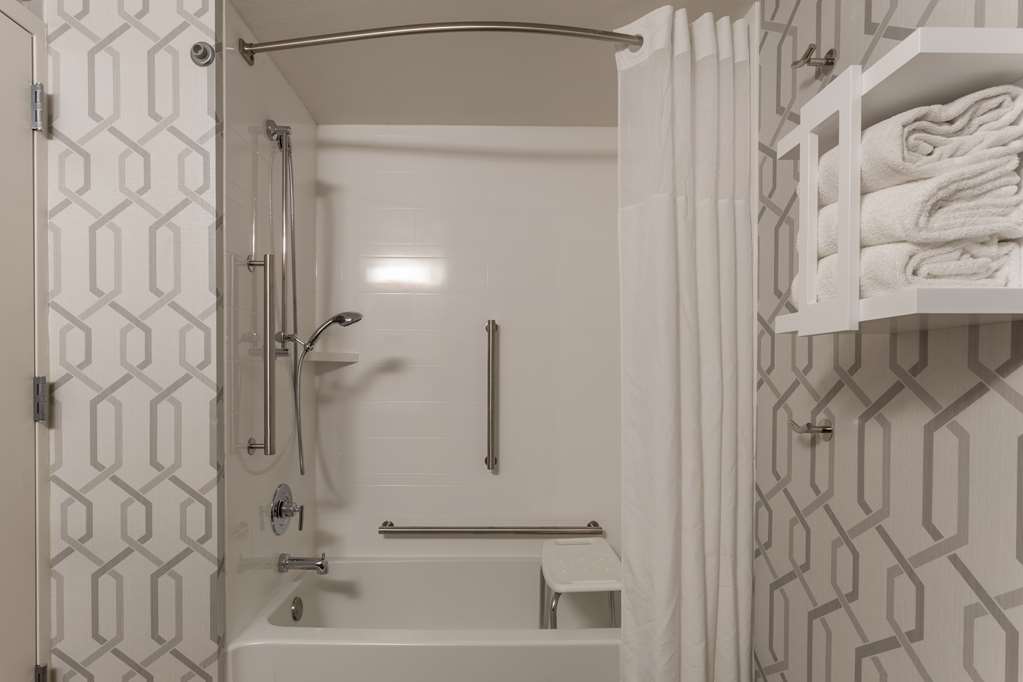 Фото Hampton Inn Madison East Towne Mall Area