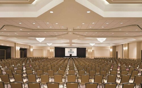 Гостиница Hilton East Brunswick Hotel & Executive Meeting Center в Нью Брансуике
