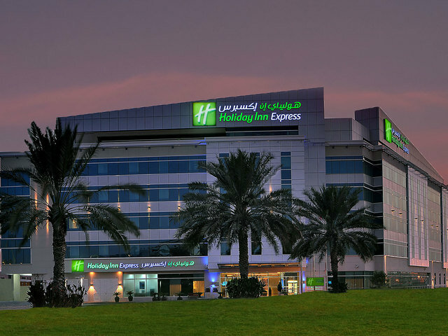 Фото Holiday Inn Express Dubai Jumeirah