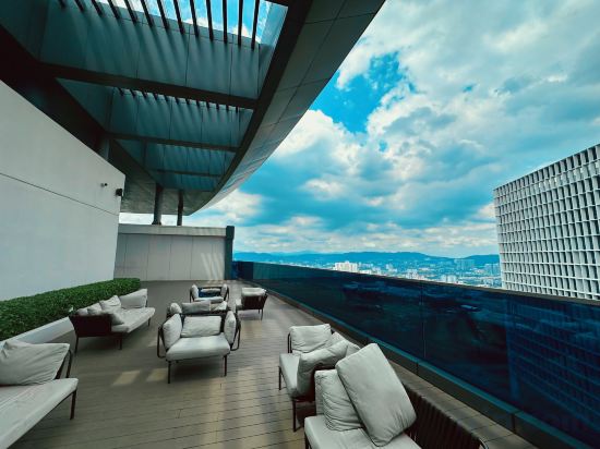 Фото Eaton Residences Klcc by Luna