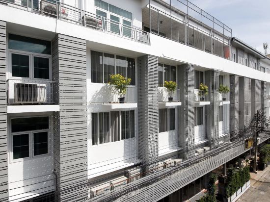 Фото Ratchadamnoen Residence