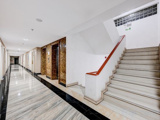 Фото The Travellers Hotel