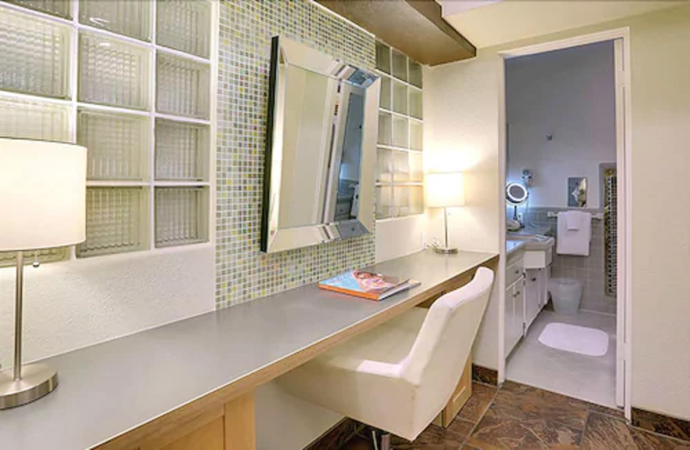 Фото Desert Riviera Hotel