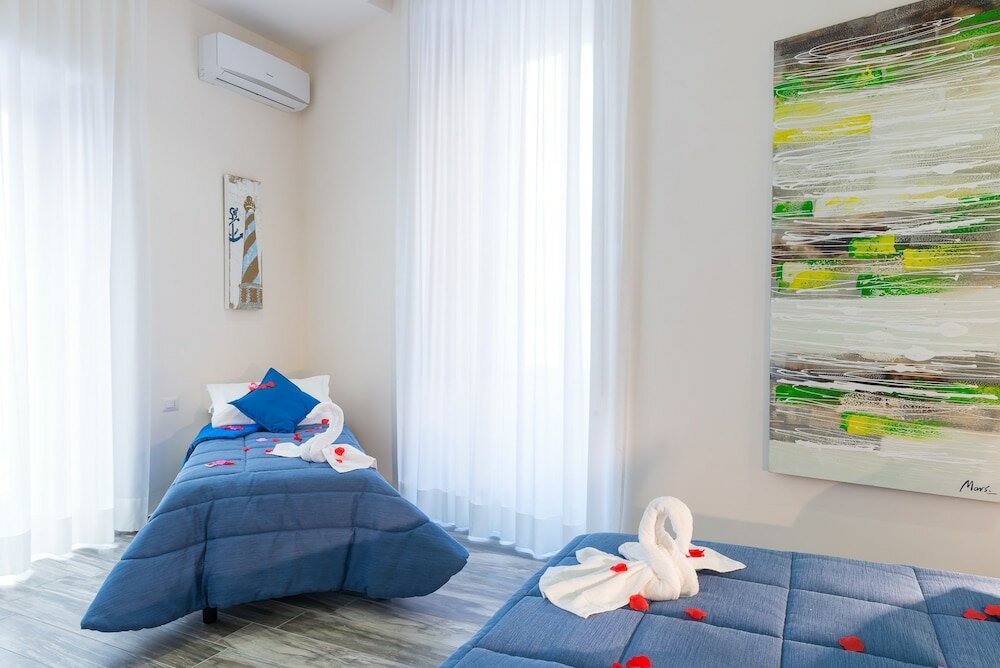 Фото Napoli's Gold Hotel