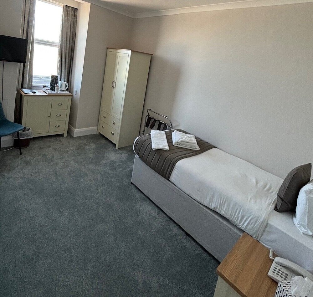 Фото The Cumberland Hotel