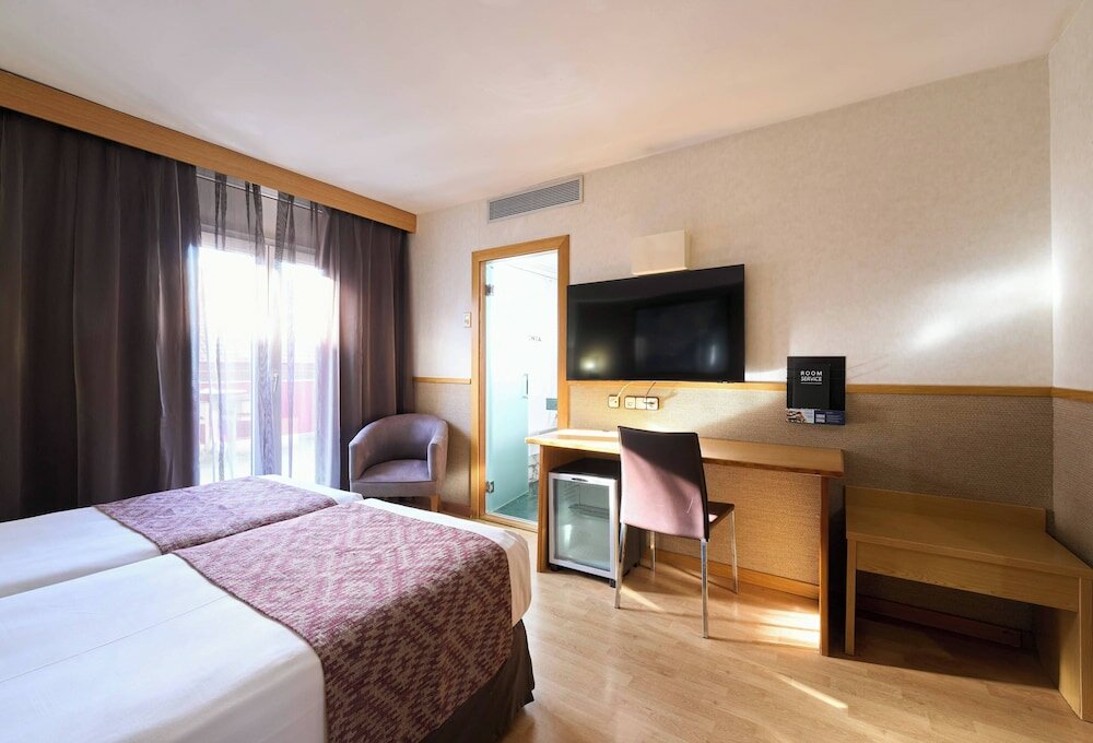 Фото Отель Catalonia Park Güell