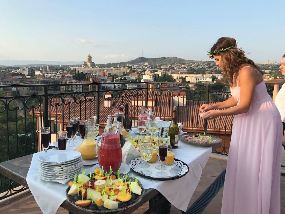 Фото Metekhi Line