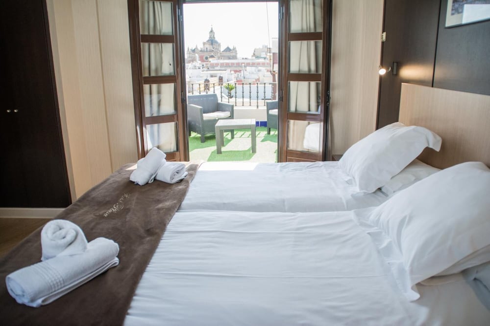 Фото Hotel Plaza Sevilla