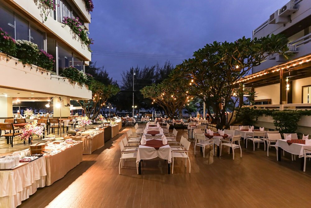 Фото The Cha-am Methavalai Hotel