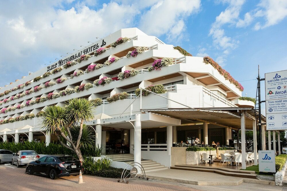 Фото The Cha-am Methavalai Hotel
