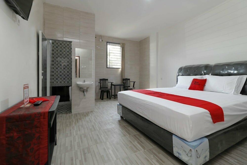 Hotel RedDoorz Plus near Rs Royal Prima, Medan, photo