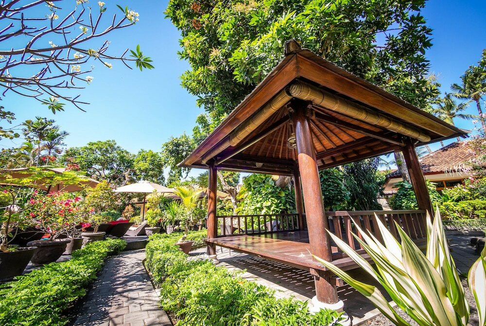 Фото Yulia Beach Inn Kuta