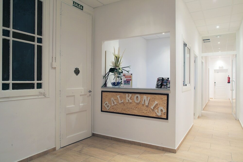 Фото Hostal Balkonis