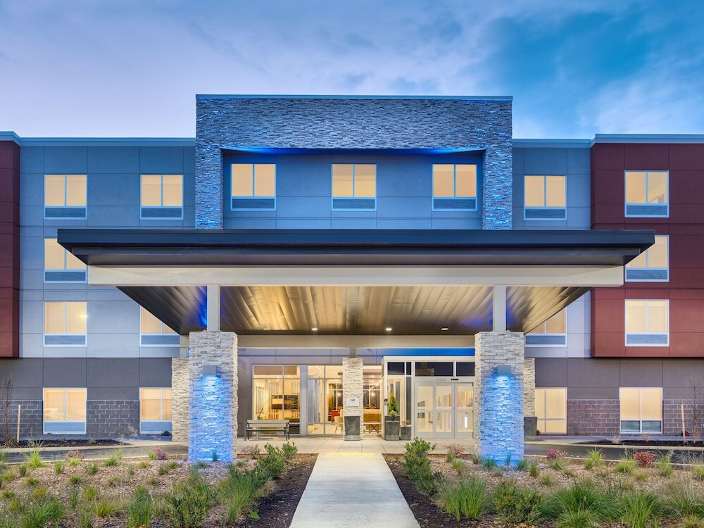 Фото Holiday Inn Express & Suites Salem North - Keizer, an Ihg Hotel