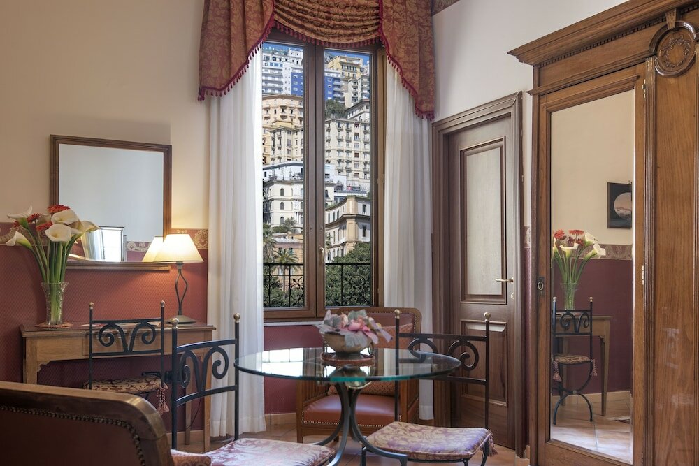 Фото Pinto Storey Hotel