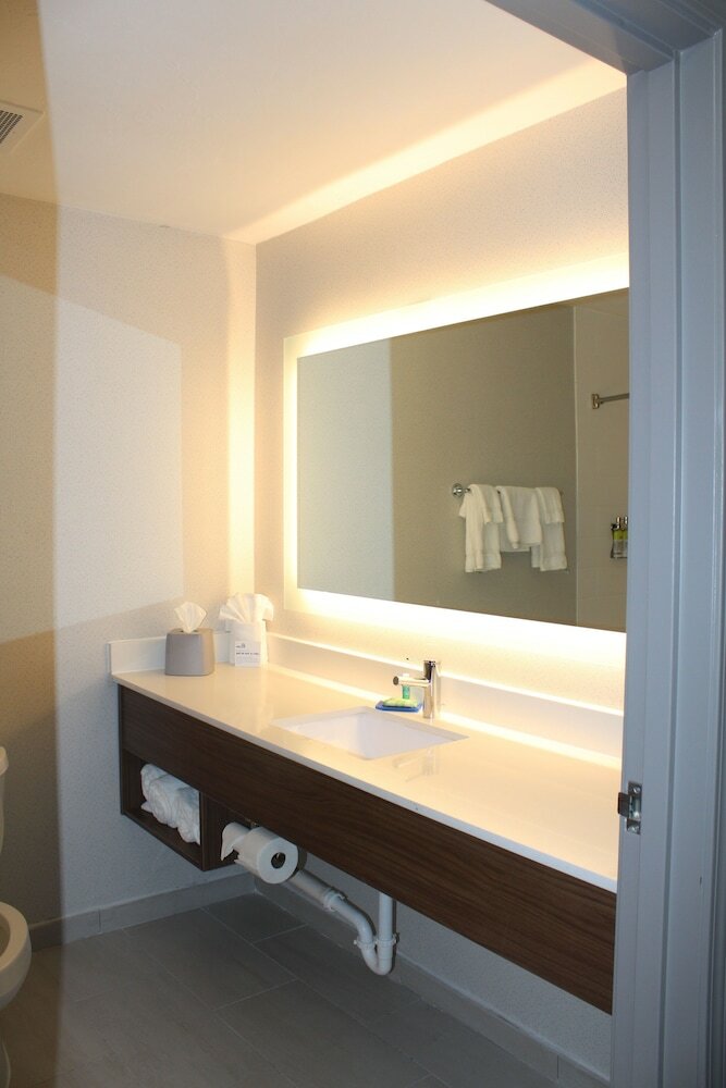 Фото Holiday Inn Express Hotel & Suites Raton, an Ihg Hotel