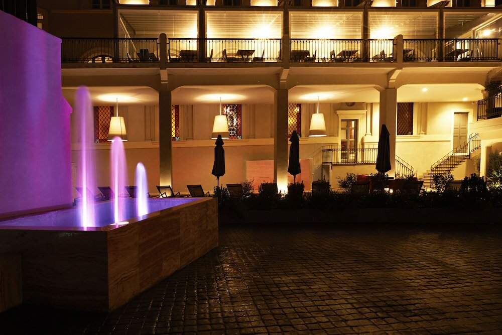 Фото Hotel The Building