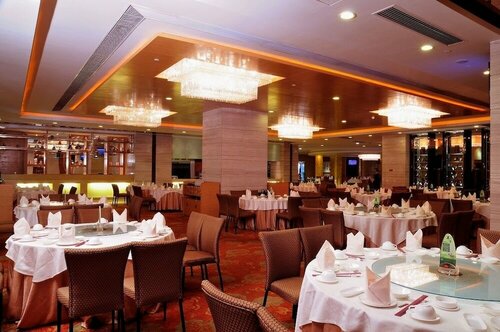 Гостиница Eurasia International Hotel в Дунгуани