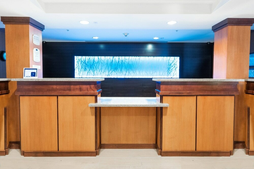 Фото Fairfield Inn by Marriott Medford Long Island