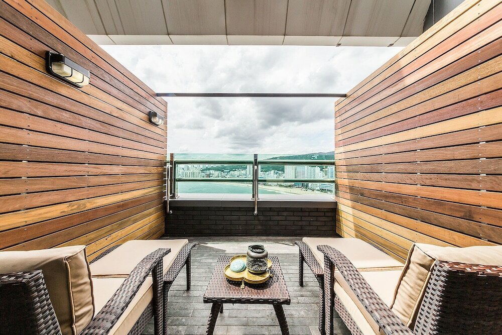 Фото H Avenue Hotel