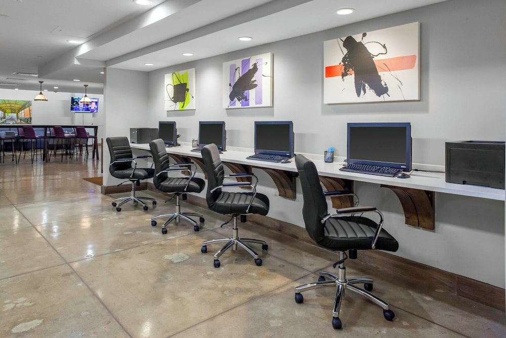 Фото TownePlace Suites by Marriott Dallas Downtown