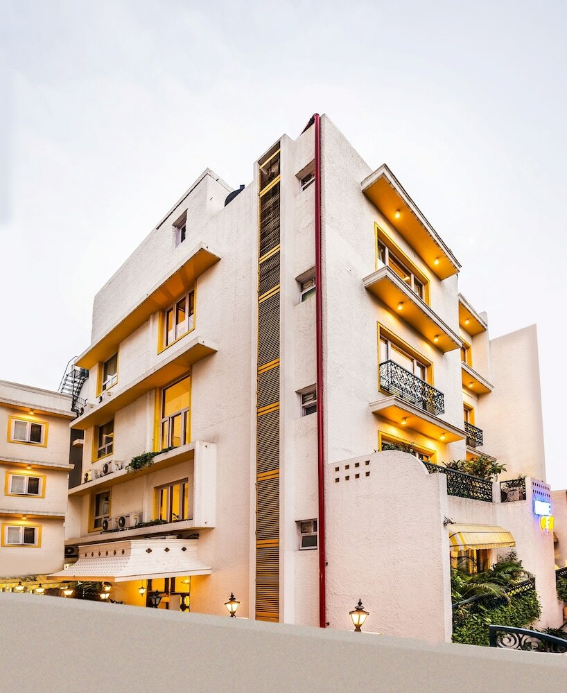 Фото Home@F37 Kailash Colony Metro