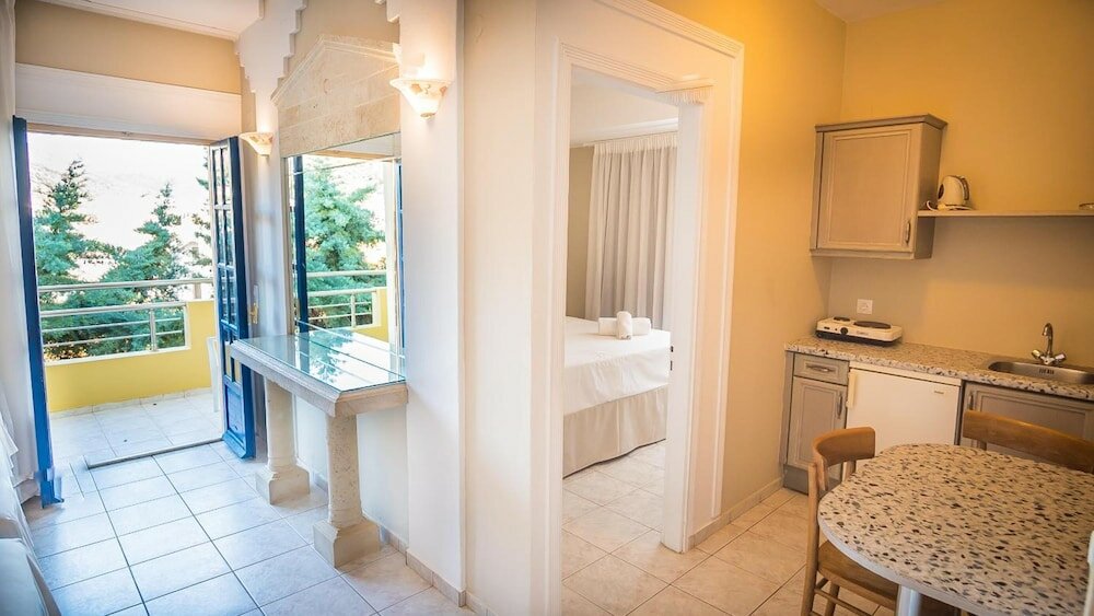 Фото Parthenis Hotel & Suites