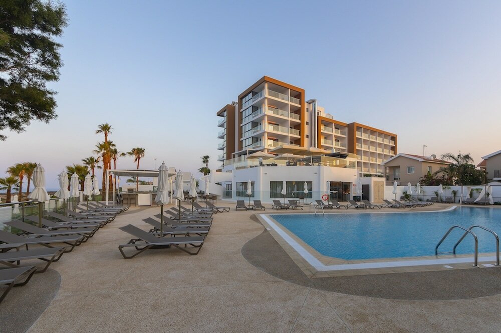 Фото Leonardo Crystal CoveHotel & Spa by the Sea