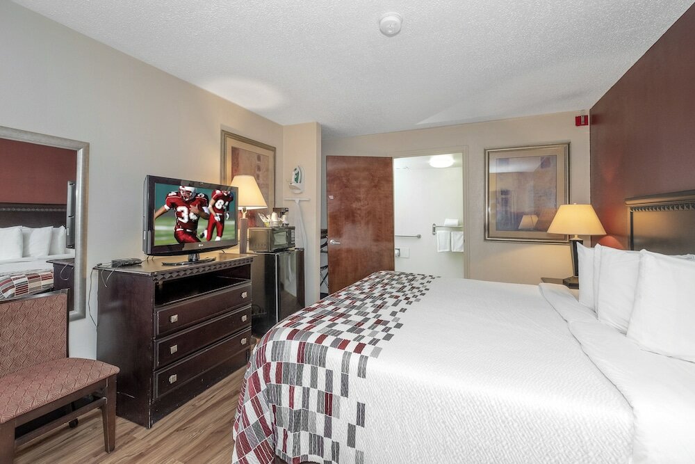 Фото Red Roof Inn & Suites Oxford