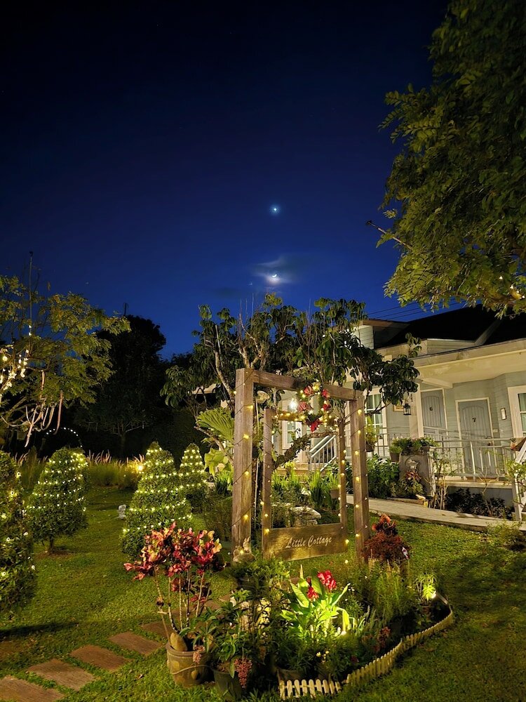 Фото Little Cottage