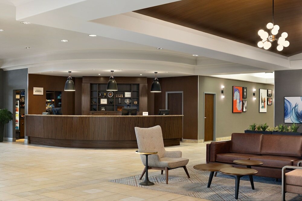 Фото Four Points by Sheraton Edmonton South