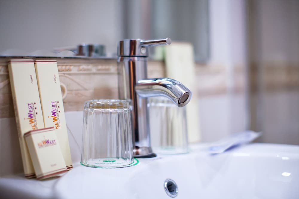 Фото New West Hotel