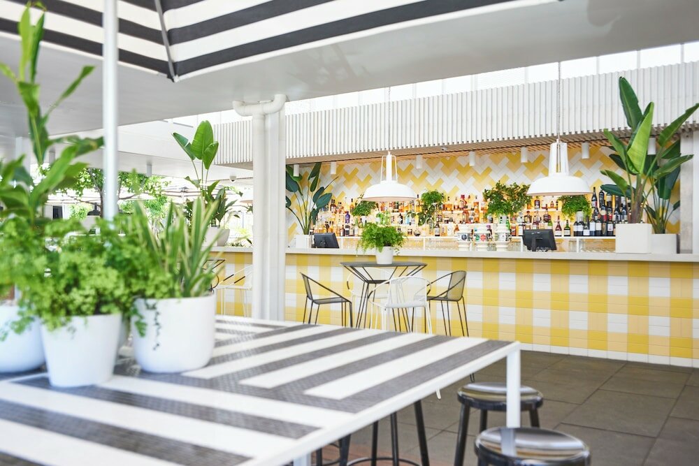 Фото Cottesloe Beach Hotel