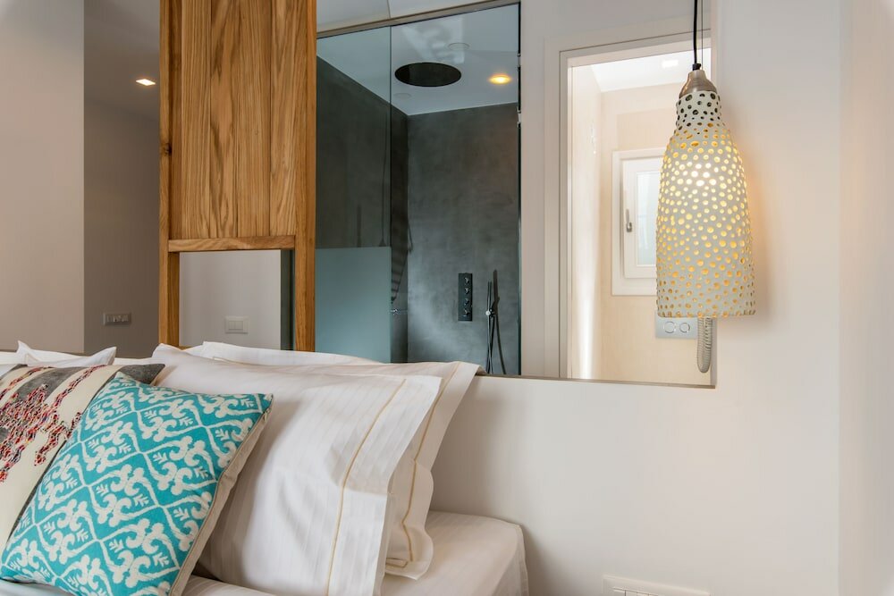 Фото Bluetopia Suites