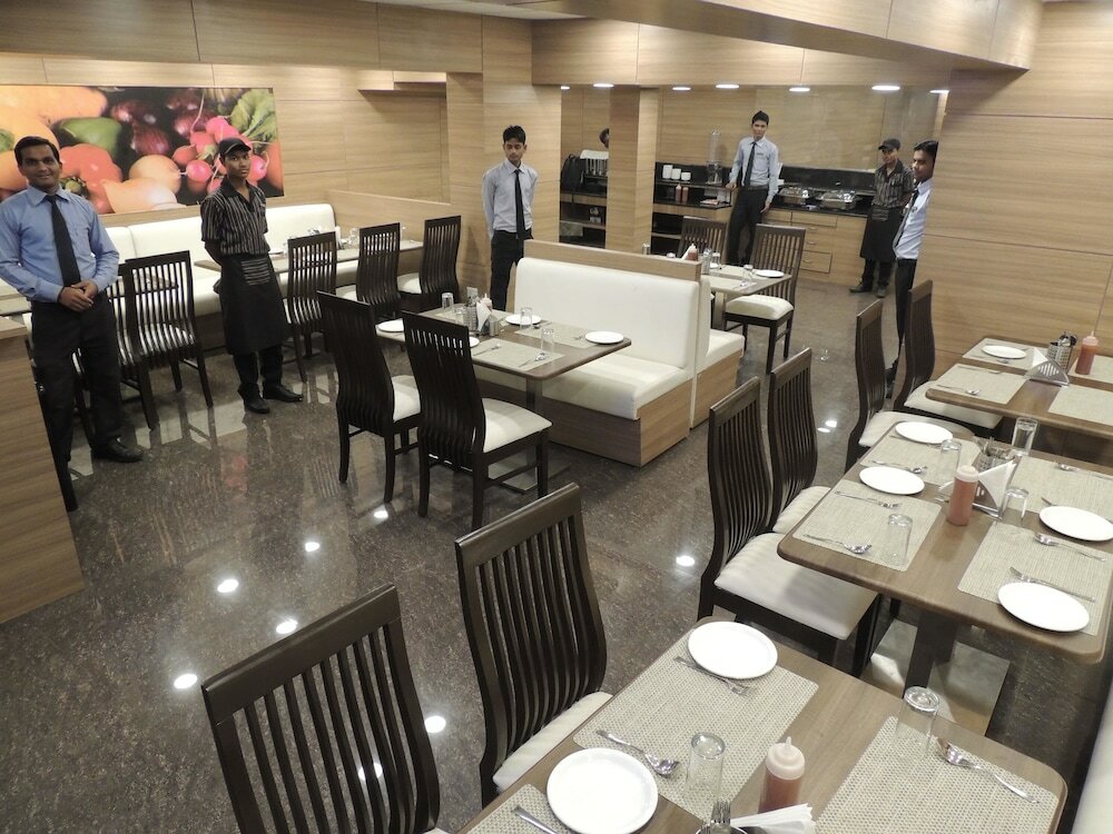 Фото Hotel Surat