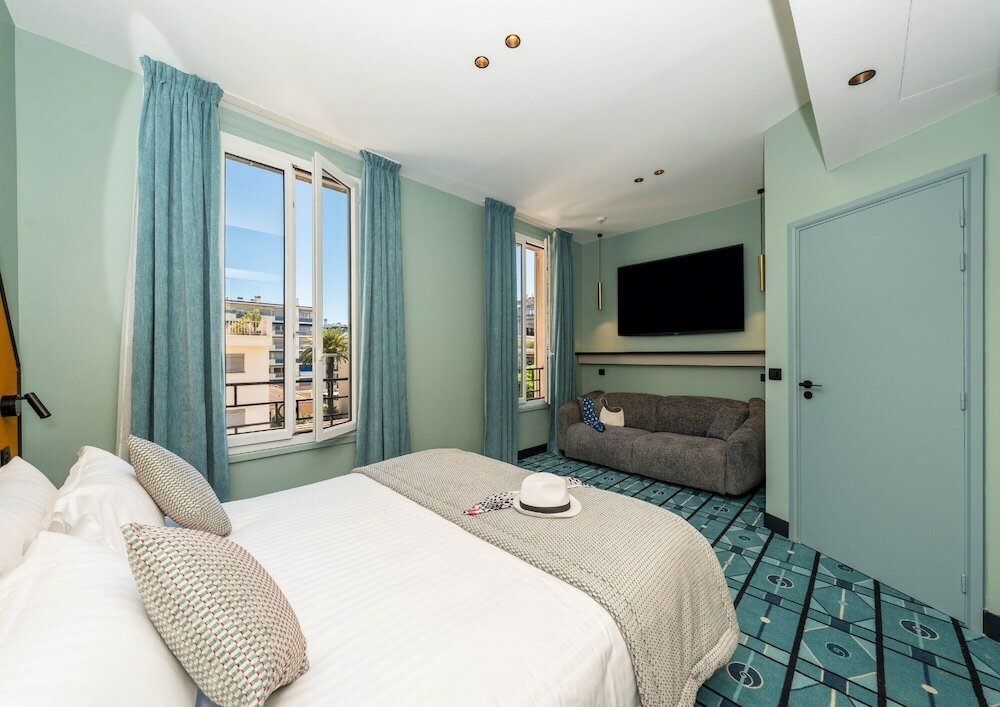 Фото CASA MOHO Juan Les Pins