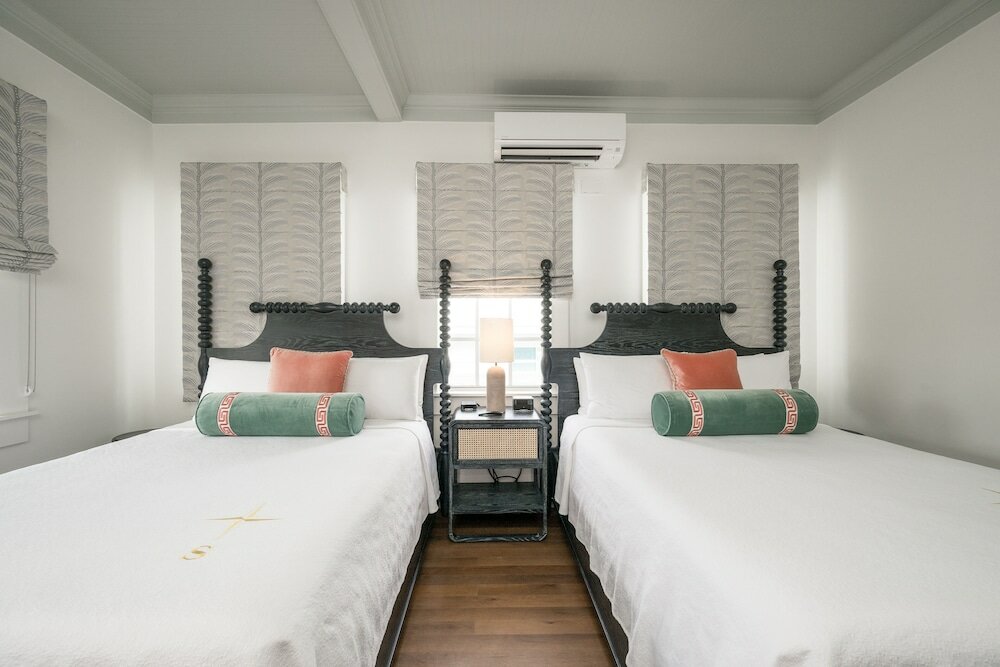 Фото The Guesthouses at Southernmost Beach Resort