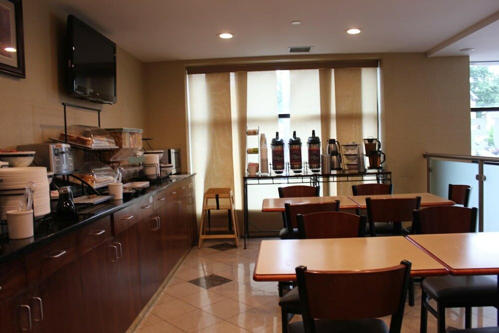 Фото Bellerose Inn