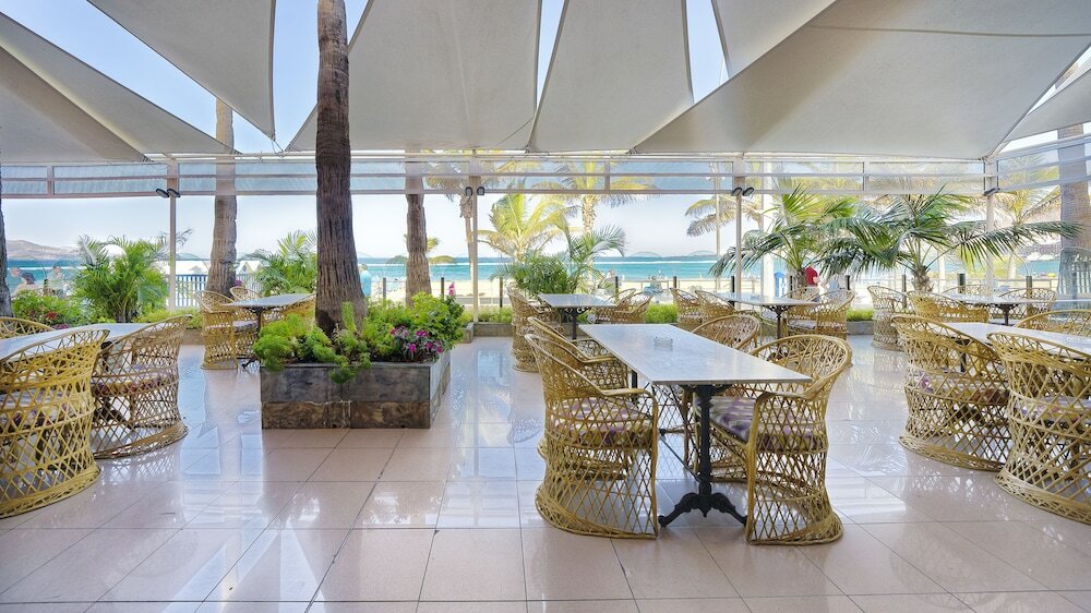 Фото Отель Bull Reina Isabel & Spa