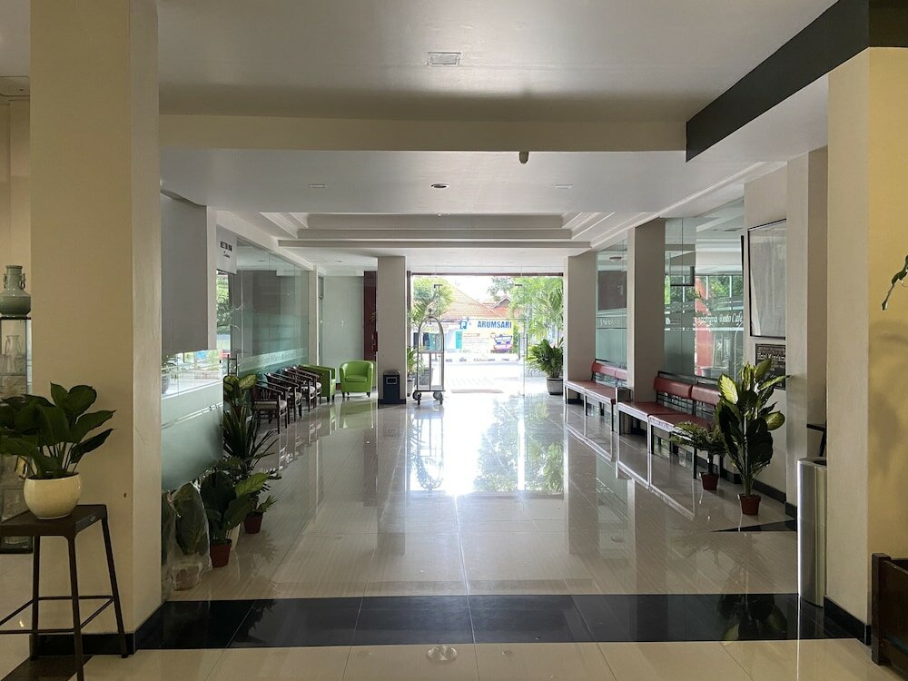 Фото Hotel Kharisma
