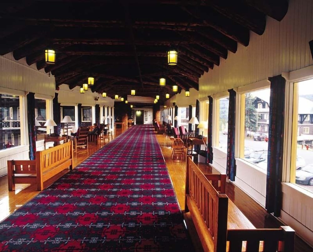 Фото Glacier Park Lodge