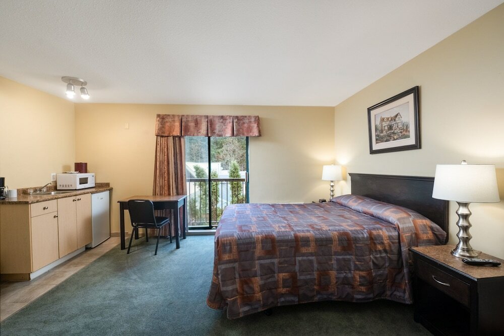 Фото Canadian Inn