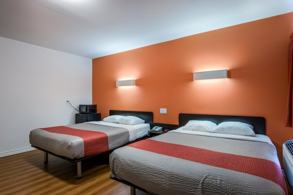 Фото Motel 6 Sudbury, On