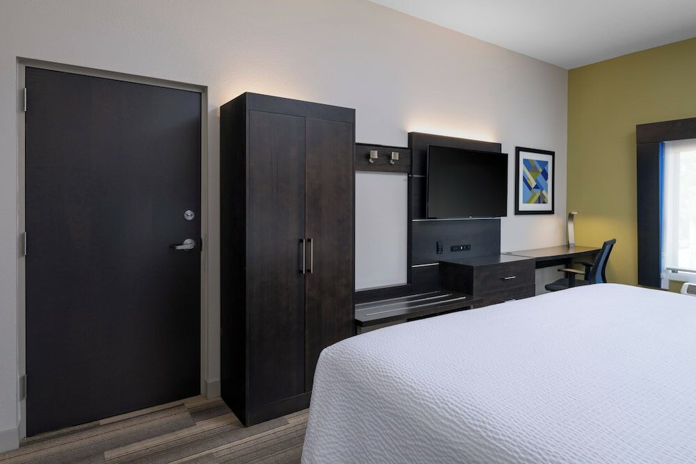 Фото Holiday Inn Express & Suites Lakeland South, an Ihg Hotel