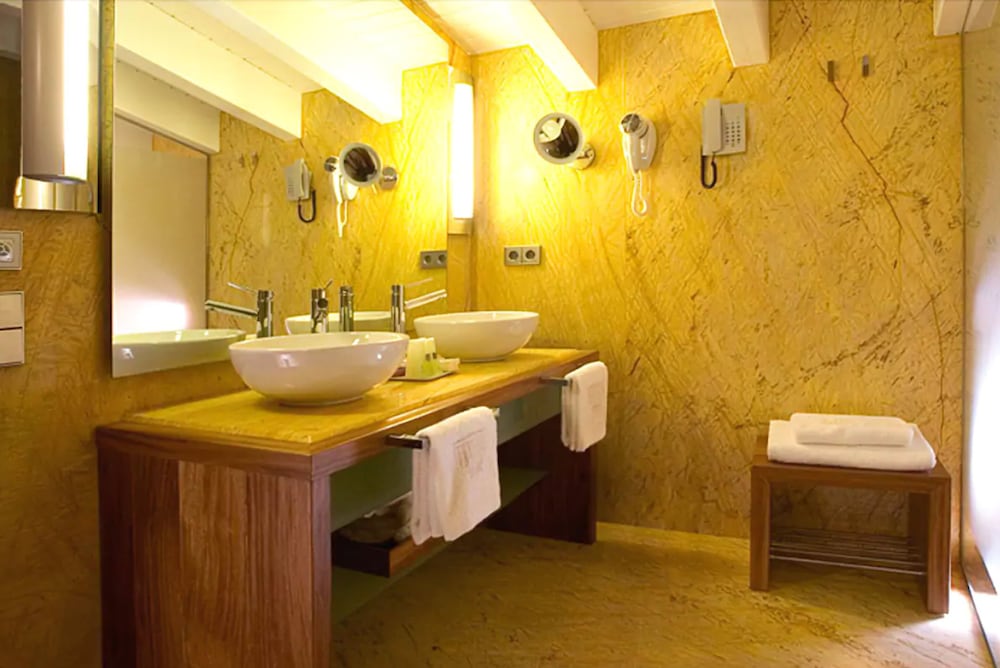 Фото Mirador de Dalt Vila – Relais & Chateaux